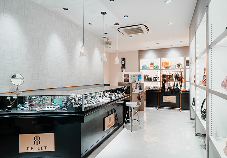 ブランドショップルフレの店内写真